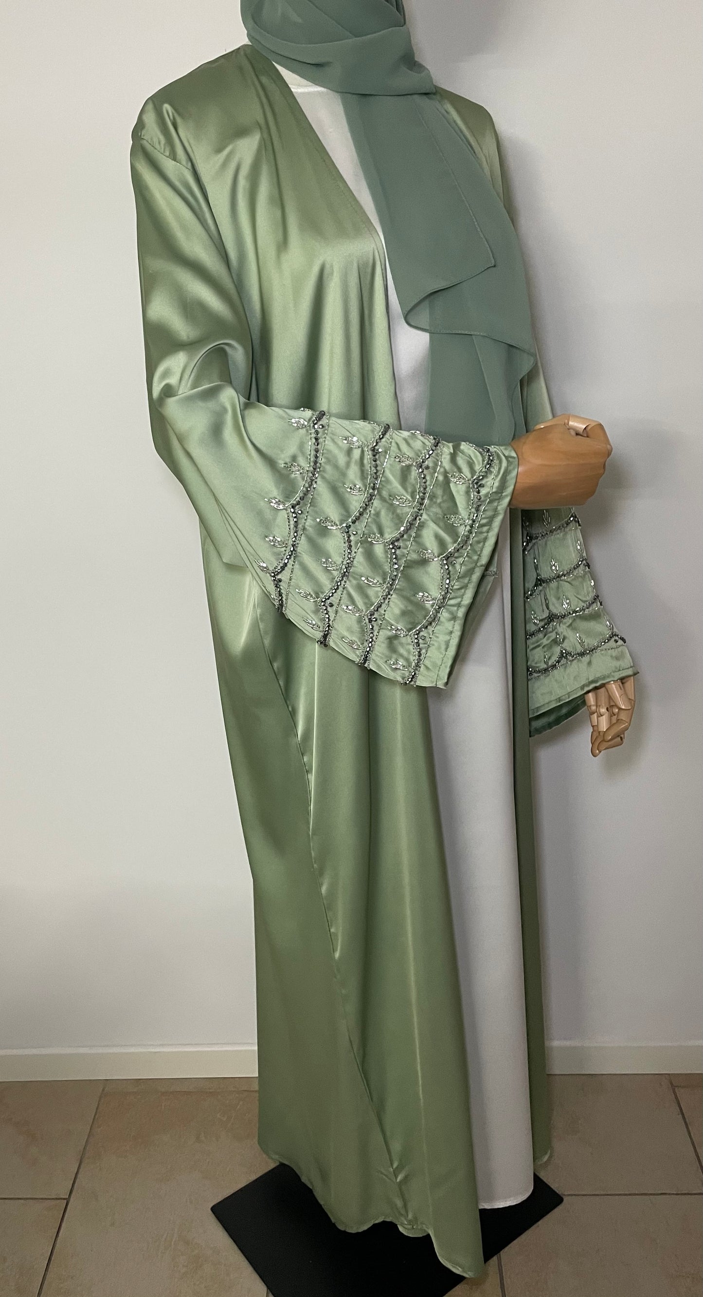 Abaya Alfustuq + Unterkleid