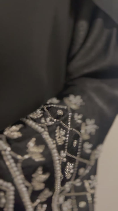 Abaya Laylat + Underdress